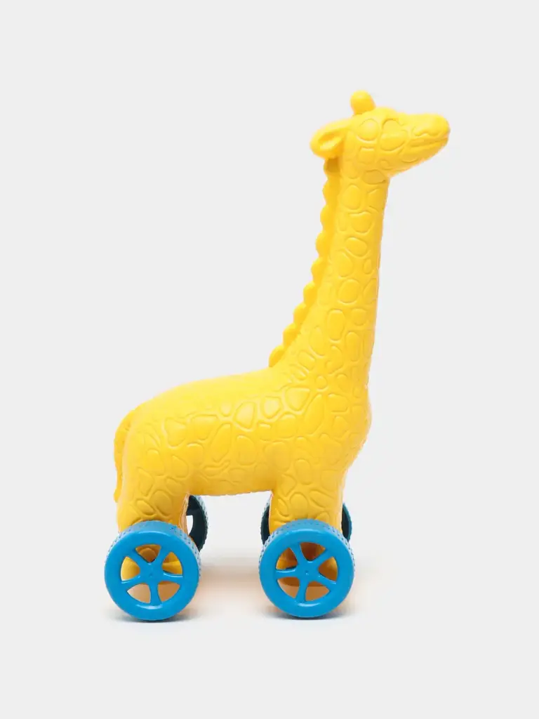 Ring throwing Giraffe